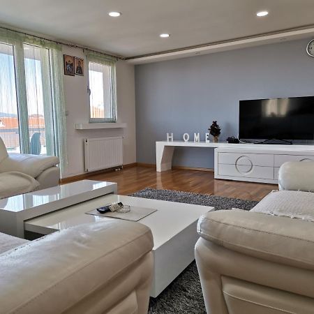 Atina Lux Hostel Leskovac  Eksteriør billede