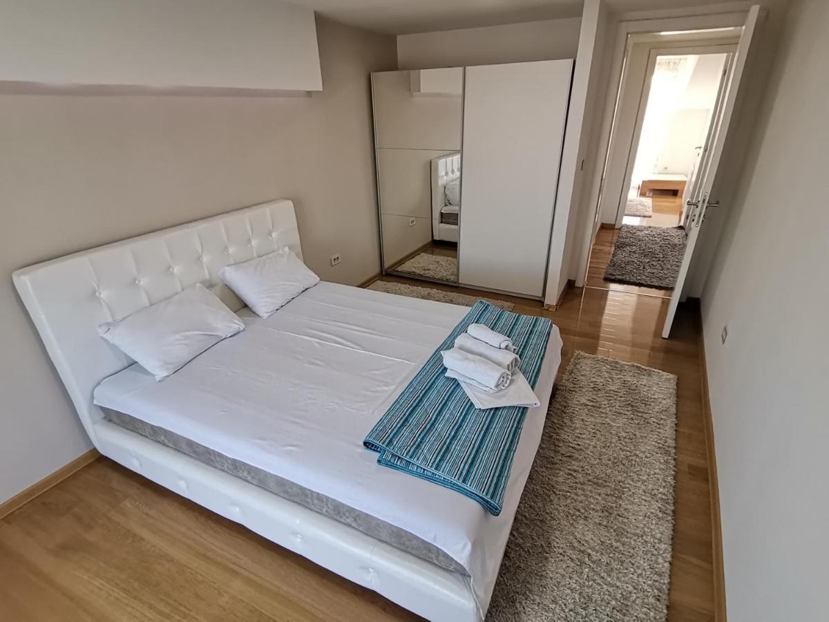 Atina Lux Hostel Leskovac  Eksteriør billede