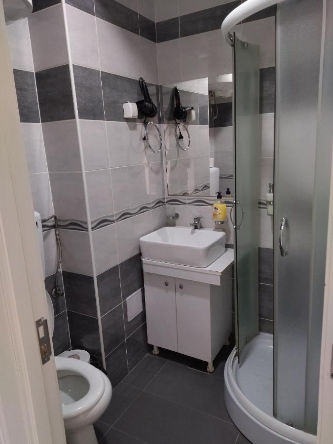 Atina Lux Hostel Leskovac  Eksteriør billede