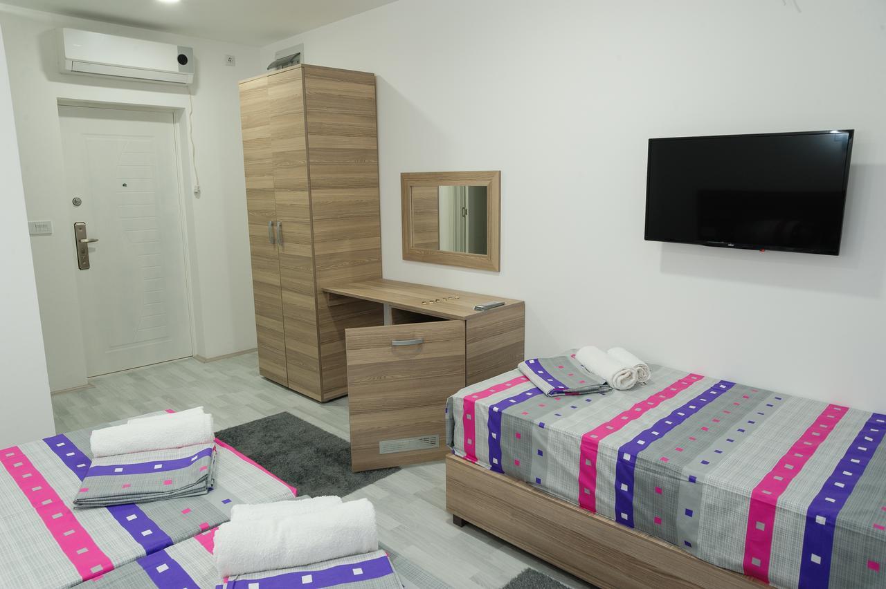 Atina Lux Hostel Leskovac  Eksteriør billede