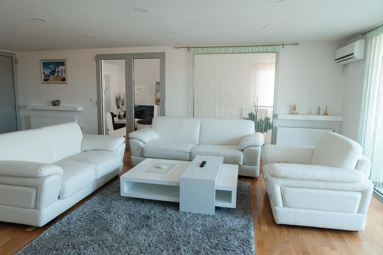 Atina Lux Hostel Leskovac  Eksteriør billede