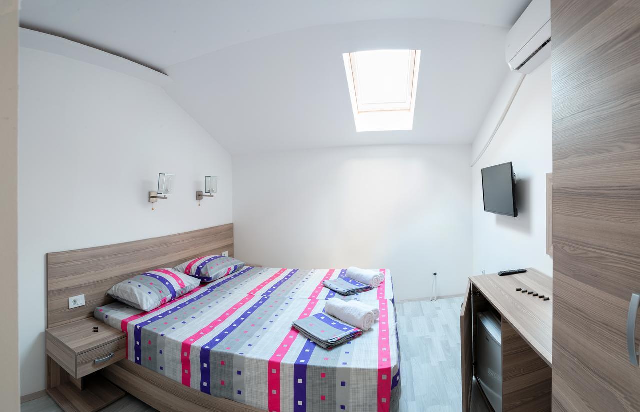 Atina Lux Hostel Leskovac  Eksteriør billede