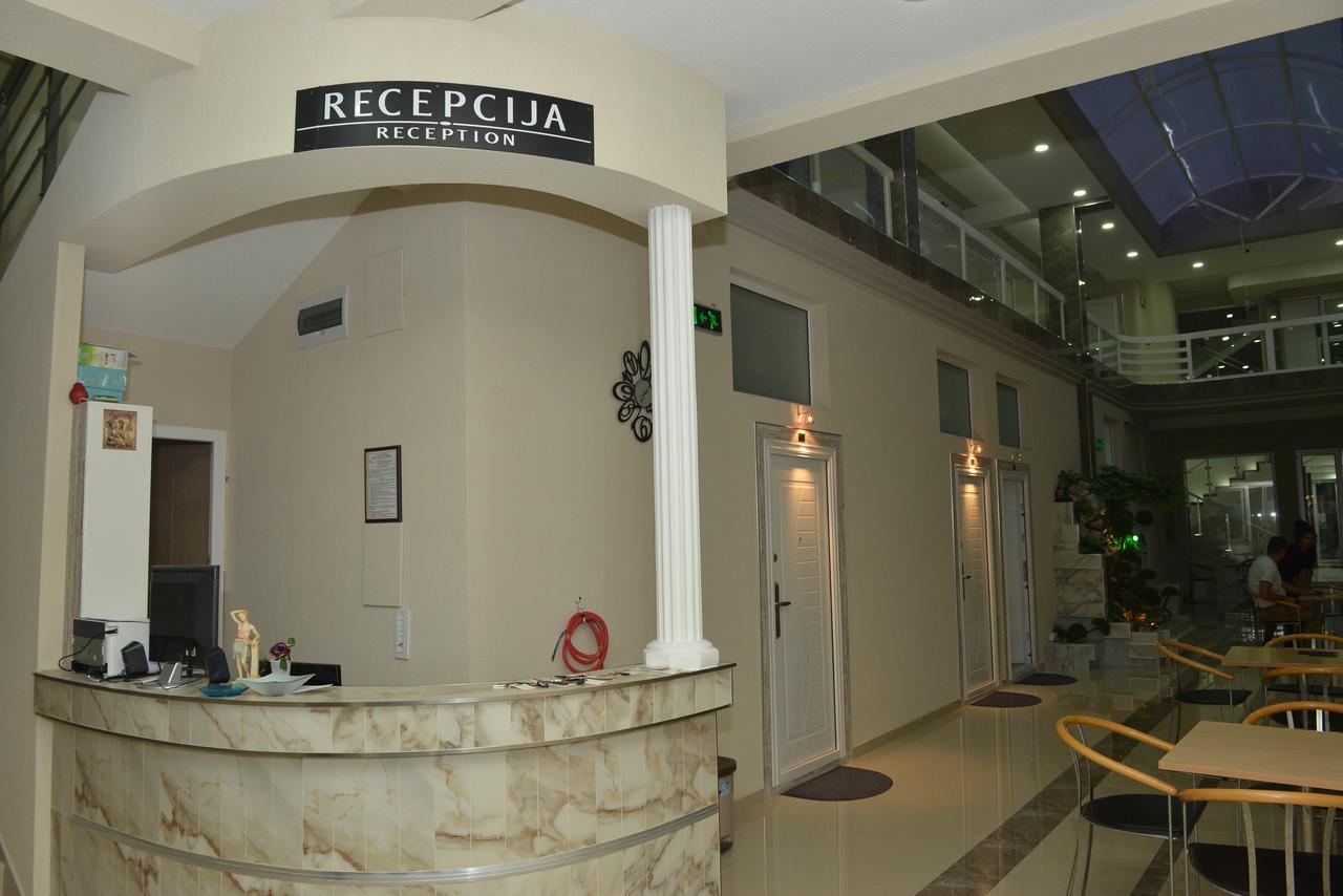 Atina Lux Hostel Leskovac  Eksteriør billede