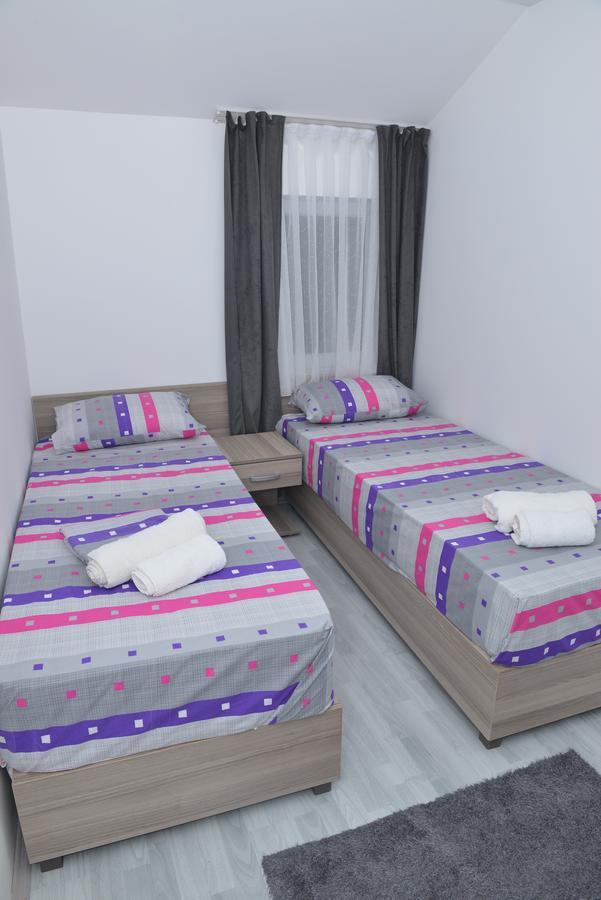 Atina Lux Hostel Leskovac  Eksteriør billede