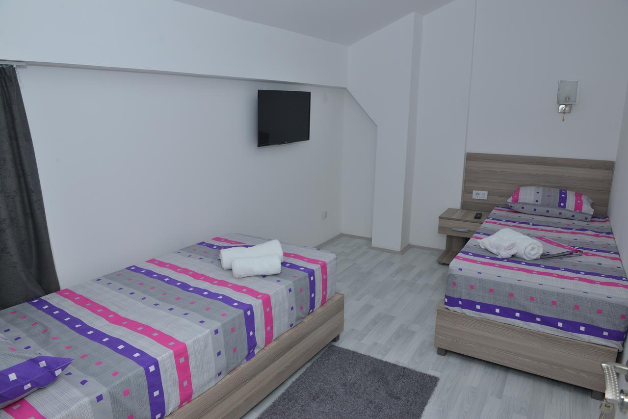 Atina Lux Hostel Leskovac  Eksteriør billede