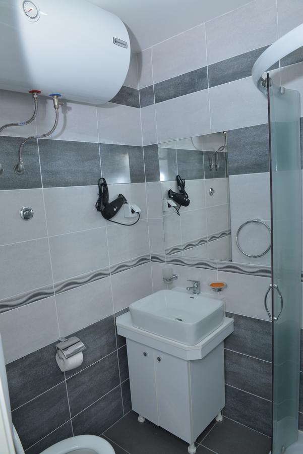 Atina Lux Hostel Leskovac  Eksteriør billede