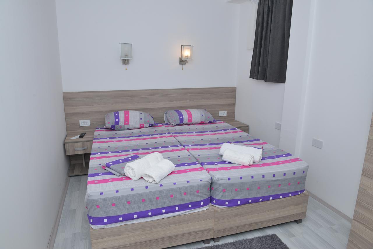 Atina Lux Hostel Leskovac  Eksteriør billede