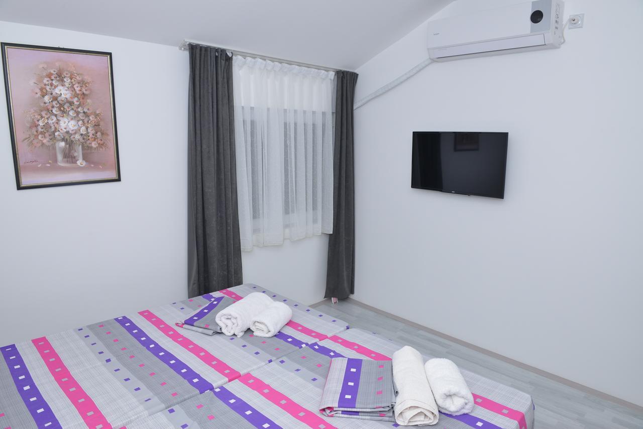 Atina Lux Hostel Leskovac  Eksteriør billede